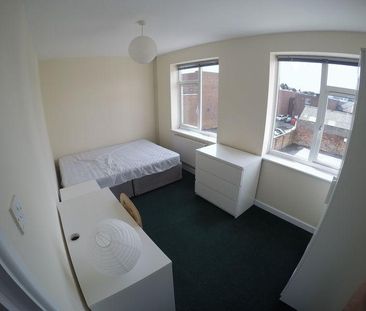 4 bedroom apartment to rent - Photo 5