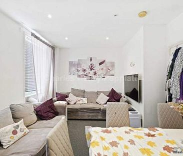 3 bedroom property to rent in London - Photo 4