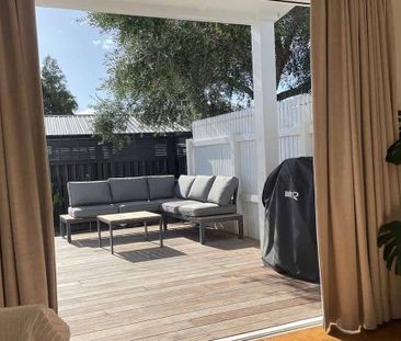 Renovated 1910 Villa on Latham Street - Photo 4