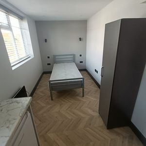 Room in a Shared House, Grayscroft Avenue, SW16 - Photo 2