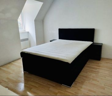 Teilmöblierte Dachgeschosswohnung in Zeltweg: 2 Zimmer, Einbauküche - Photo 2