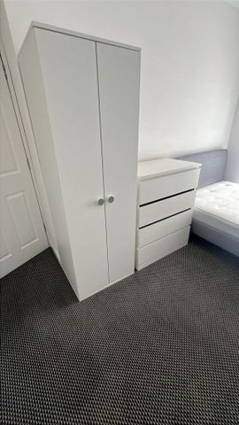 4 bedroom flat to rent - Photo 5