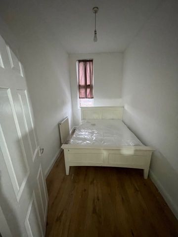 2 Bed Flat, Kippax St, M14 - Photo 3