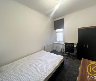 4 bedroom terraced house to rent - Photo 3