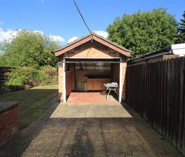 4 bedroom semi-detached house to rent - Photo 2