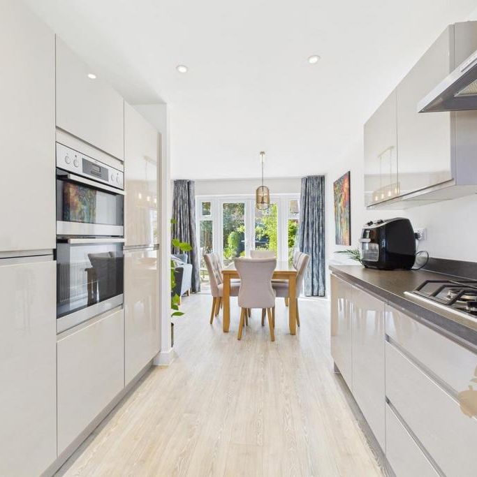 4 bedroom detached house to rent - Photo 1