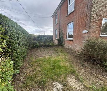 3 bedroom semi-detached house to rent - Photo 6