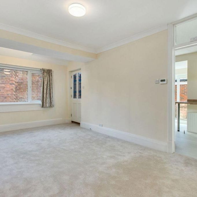 3 bedroom flat to rent - Photo 1