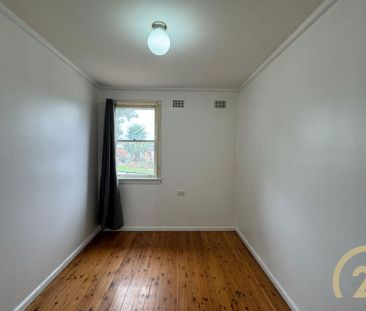 Five Bedroom Home, in a Prime Location! - Photo 4