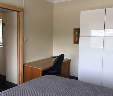 FULLY FURNISHED ROOFTOP APARTMENT - 3 MONTH LEASE - Photo 3