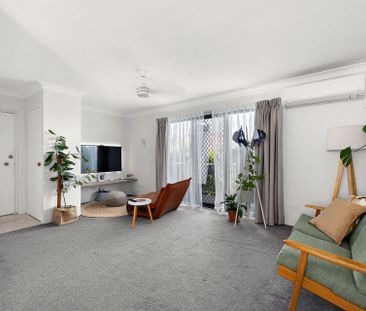Modern Comfort in a Convenient Merewether Location - Photo 2