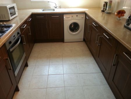 2 Bedroom Terraced To Rent in Nottingham - Photo 4