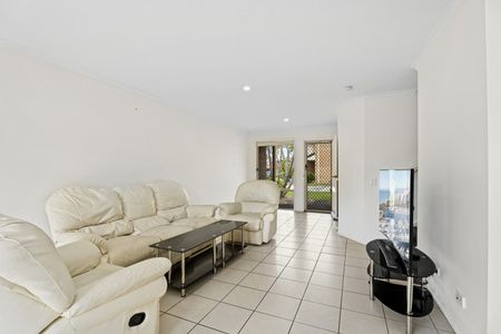 3-bed Townhouse close to Harbour Town - Photo 4