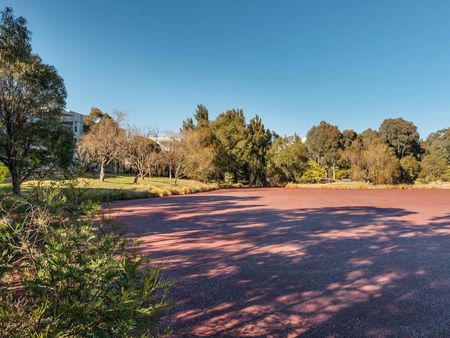 Close to EVERYTHING - Photo 2