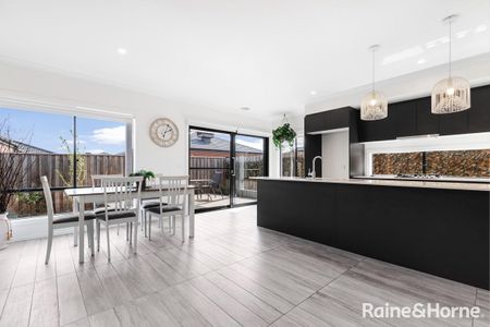 Modern Family Home - Photo 5