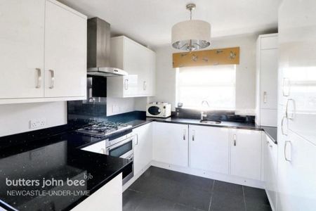 2 bedroom maisonette to rent - Photo 2