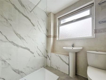 3 bedroom house to rent Avalon Way, Worthing, BN13 - Photo 2