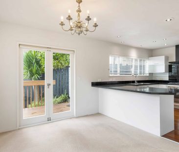 Unbeatable Location - Spacious Living - Photo 2