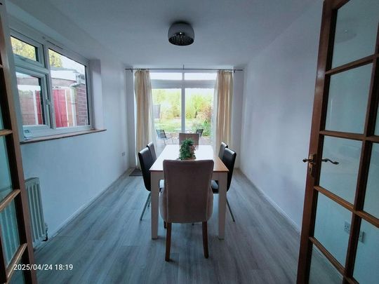 3 bedroom semi-detached house to rent - Photo 1