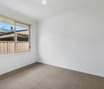 Immaculate Three Bedroom Duplex! - Photo 4