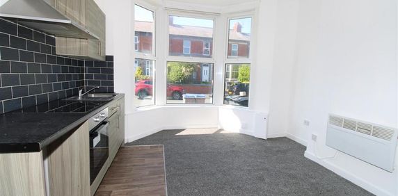 Ground floor flat to rent - Photo 2