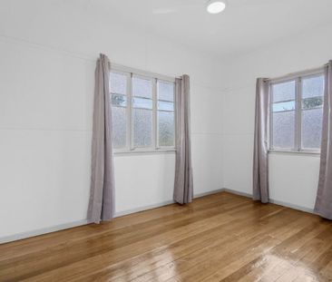 Charming 3-Bedroom Cottage on a Corner Block in Booval - Photo 3