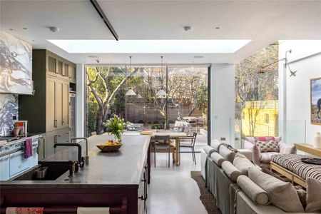 4 bedroom semi-detached house to rent - Photo 3