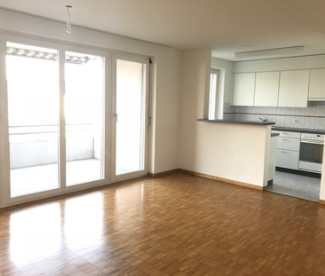 HELLE UND GERÄUMIGE WOHNUNG SUCHT NEUEN MIETER! - Photo 1