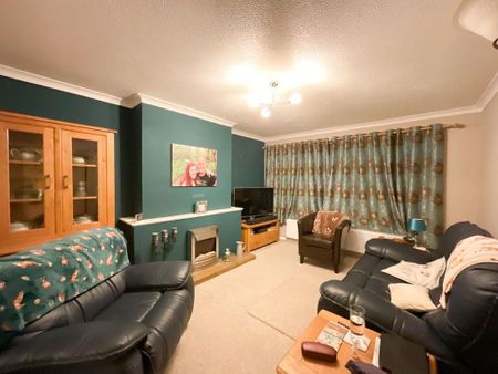 3 bedroom semi-detached house to rent - Photo 2