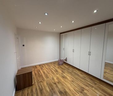 4 bedroom semi-detached house to rent - Photo 2