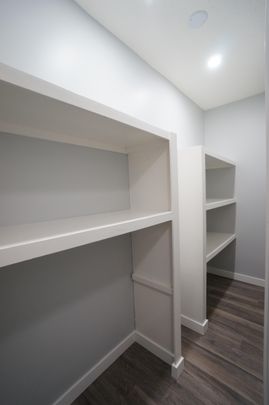 AMAZING newly reno'd Apartment in Lacombe! CATS OK! - Photo 1