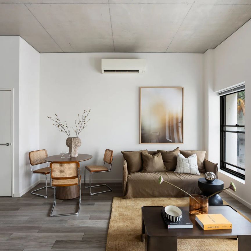 Courtyard apartment in boutique setting close to the village - Photo 1