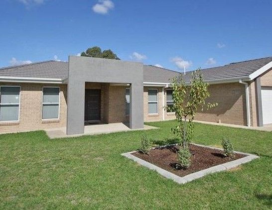 Beautiful 4-Bedroom Home in Tatton! - Photo 1