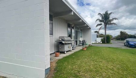 Cosy Two-Bedroom Unit for Rent - Photo 2