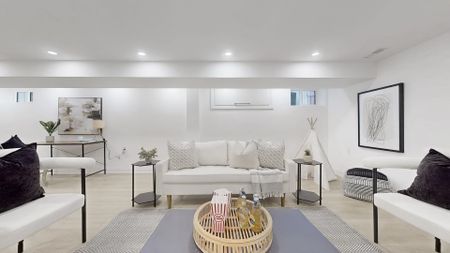 For Lease - 914 Broadview Avenue, Toronto, Ontario - Photo 2