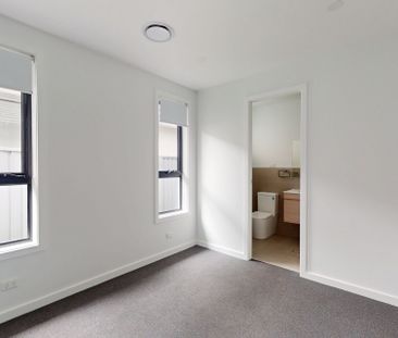 31 Rowcliff Circuit, Lochinvar NSW 2321 - Photo 3