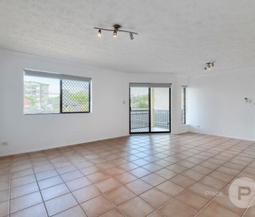 2 Bedroom Unit Conveniently Located - Photo 3