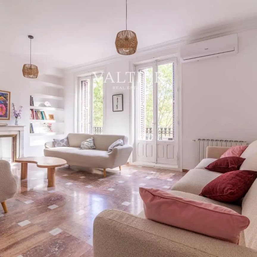 Piso de alquiler en Del Prado, Cortes - Huertas - Photo 1