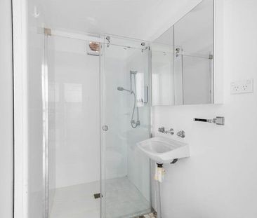 Stylish, spacious, and ready for family living! - Photo 2