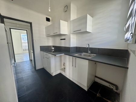 Location Appartement 4 pièces 63m² BRIGNOLES 83170 - Photo 4