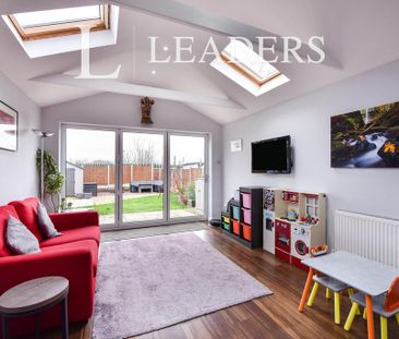 5 bedroom semi-detached house to rent - Photo 2