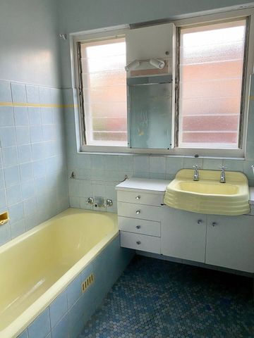 Three bedroom home in West central to all facilities - Photo 3