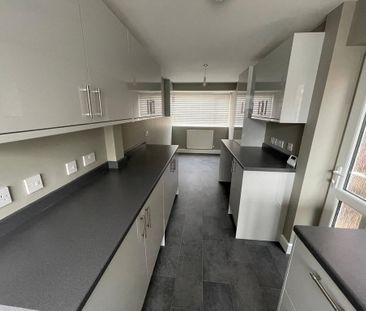 3 bedroom semi-detached house to rent - Photo 4