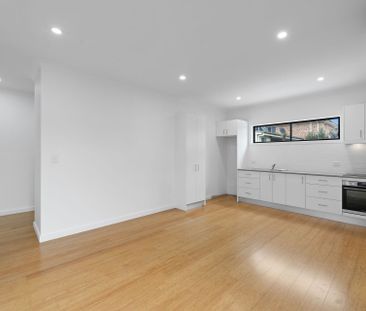 Beautifully Renovated 2-Bedroom Villa in a Quiet & Convenient Location - Photo 2