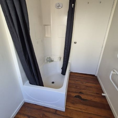 Tidy Family Home Excellent Location - Brookfield - Photo 2
