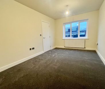 Sackville Street - Photo 2