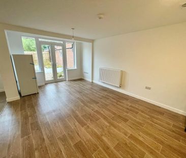 2 bedroom semi-detached bungalow to rent - Photo 3