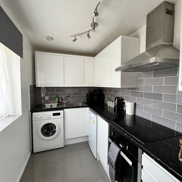 Studio Flat, Vicars Bridge Close, HA0 - Photo 1