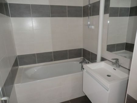 Location Appartement 4 pièces 74m² LIMOGES 87000 - Photo 2