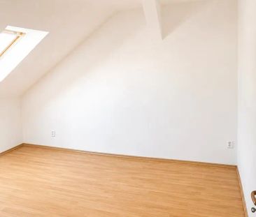Pronájem udržovaného bytu 2+1 v bezprostřední blízkosti centra měst... - Photo 1